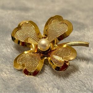 Vintage Coro gold tone Clover Brooch with center Faux Pearl